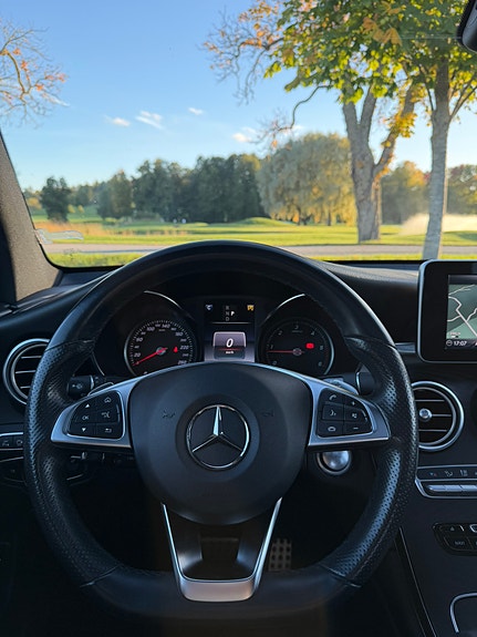 Mercedes-Benz GLC220 d 10 of 17