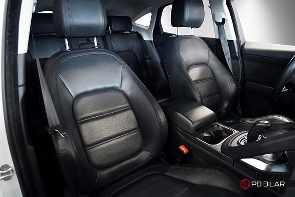 Jaguar E-PACE 12 of 21