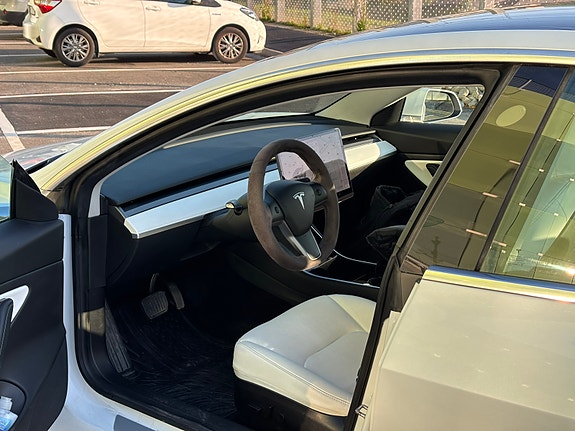 Tesla Model 3 6 of 13