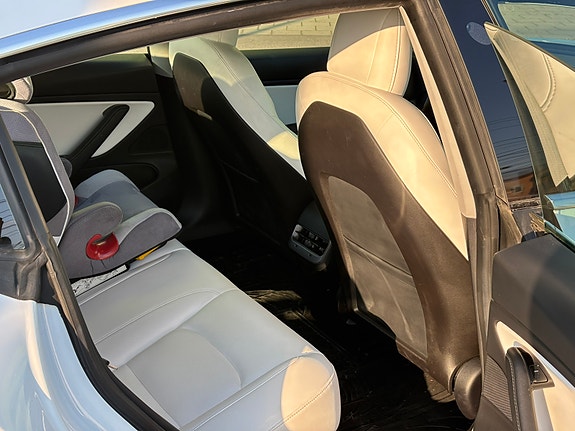 Tesla Model 3 4 of 13