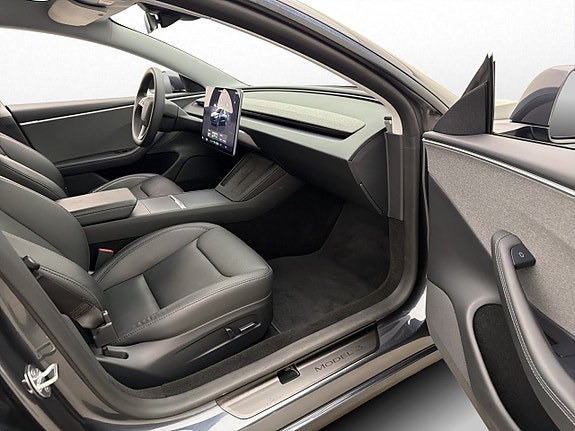 Tesla Model 3 15 of 30