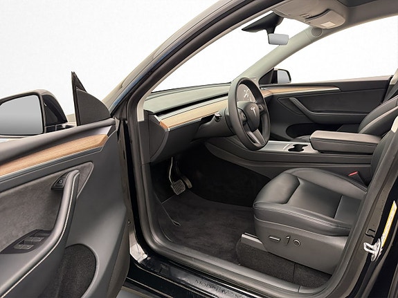 Tesla Model Y 12 of 30