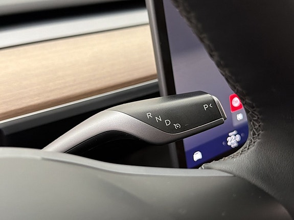 Tesla Model Y 20 of 30