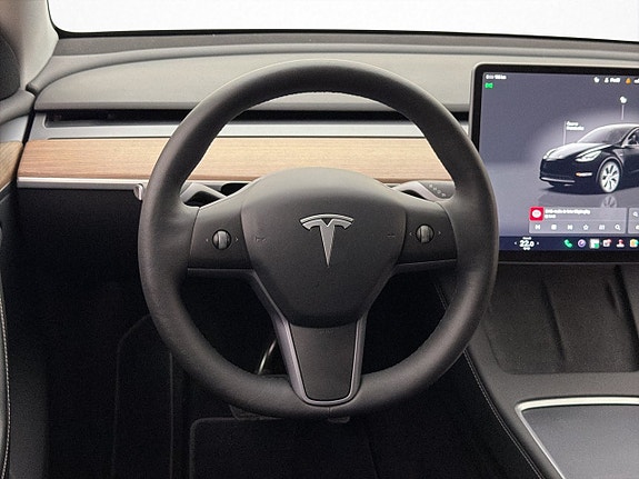 Tesla Model Y 14 of 30