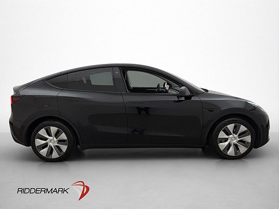 Tesla Model Y 10 of 30