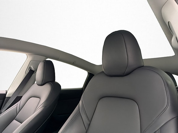 Tesla Model Y 17 of 30