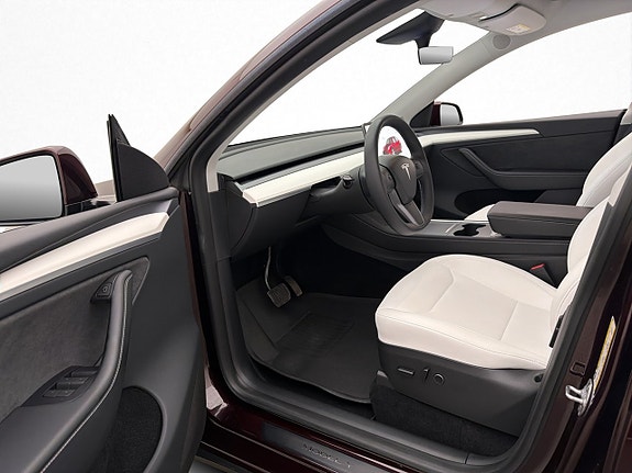 Tesla Model Y 12 of 30