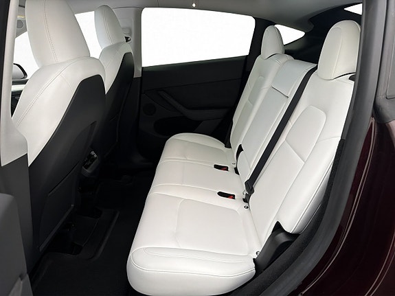 Tesla Model Y 17 of 30