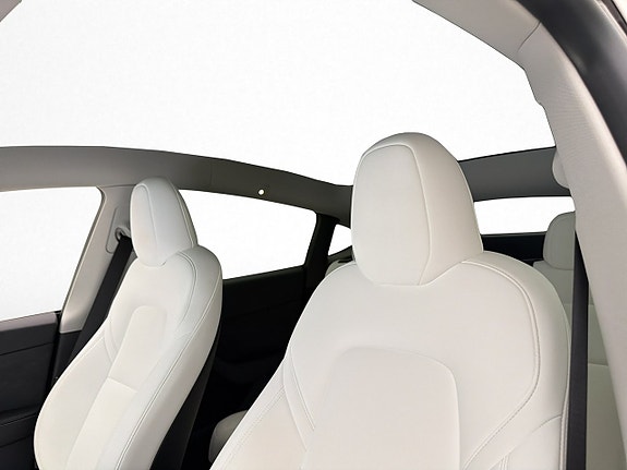 Tesla Model Y 13 of 30