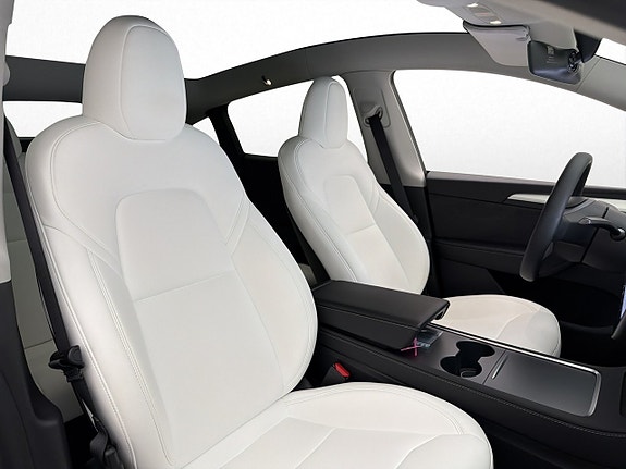 Tesla Model Y 15 of 30