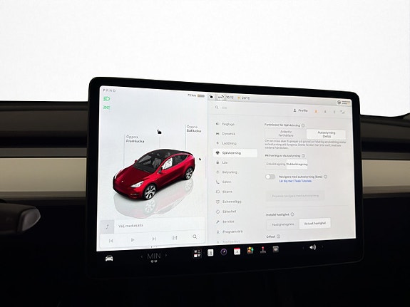Tesla Model Y 24 of 30