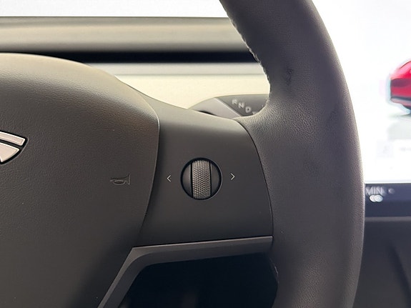 Tesla Model Y 19 of 30