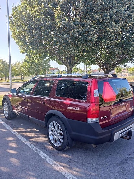 Volvo XC70 3 of 7