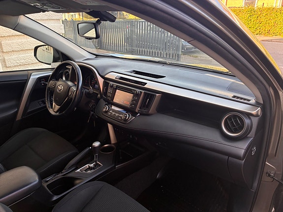 Toyota RAV4 21 of 27