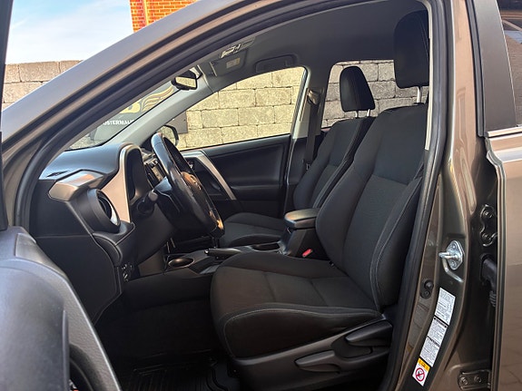 Toyota RAV4 19 of 27