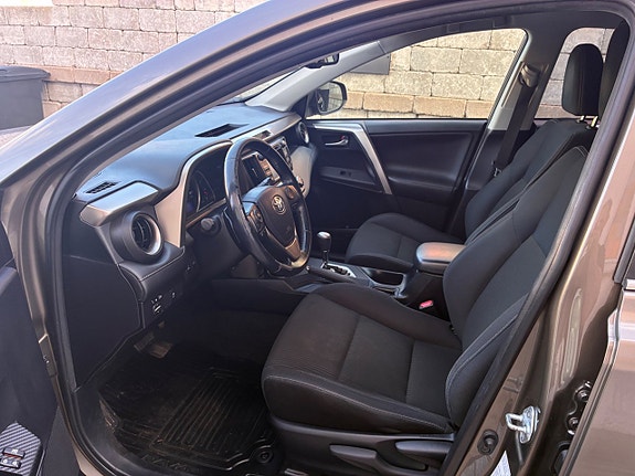 Toyota RAV4 18 of 27
