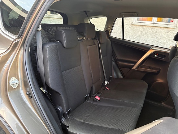 Toyota RAV4 25 of 27