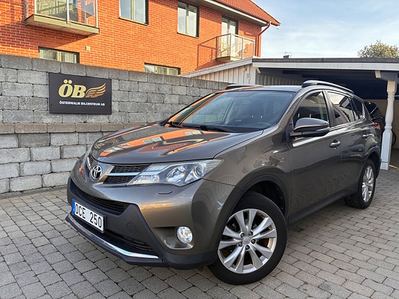 Toyota RAV4 2 of 27