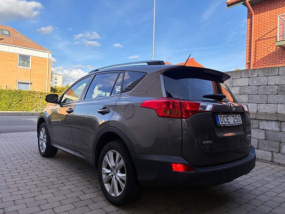 Toyota RAV4 9 of 27