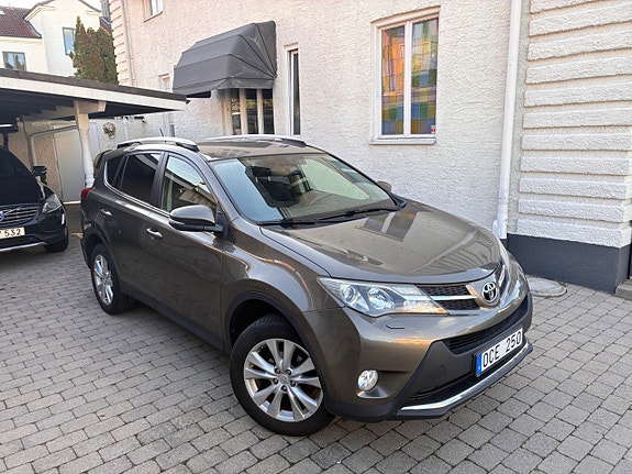 Toyota RAV4 3 of 27