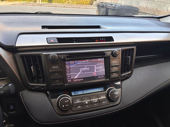 Toyota RAV4 16 of 27