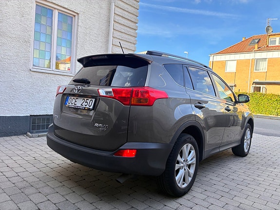 Toyota RAV4 11 of 27