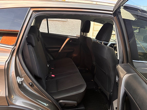 Toyota RAV4 24 of 27