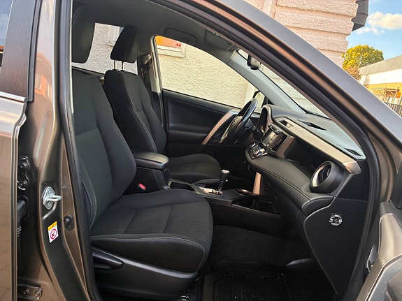 Toyota RAV4 22 of 27