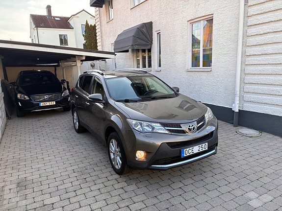 Toyota RAV4 6 of 27