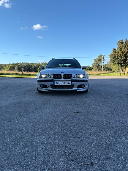 BMW 320i 2 of 10