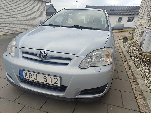 Toyota Corolla 2 of 5