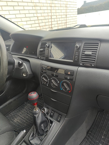Toyota Corolla 4 of 5