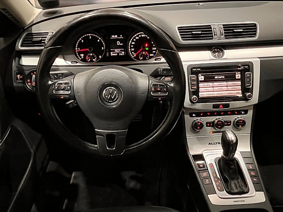 Volkswagen Passat Alltrack 16 of 19