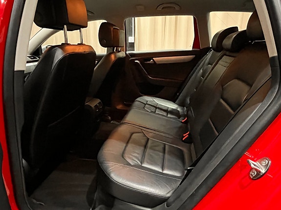 Volkswagen Passat Alltrack 15 of 19