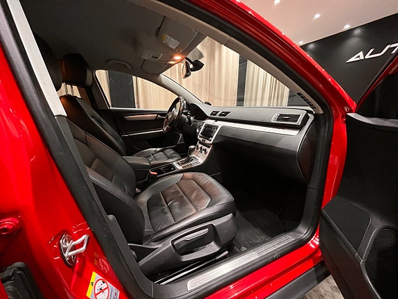 Volkswagen Passat Alltrack 12 of 19