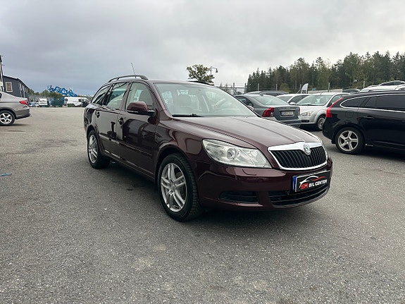 Skoda Octavia 2 of 18