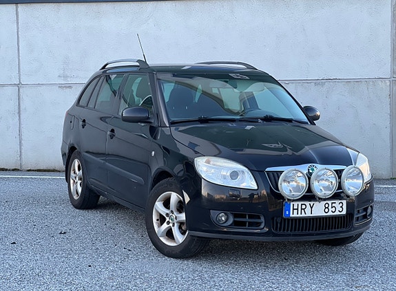 Skoda Fabia 2 of 8