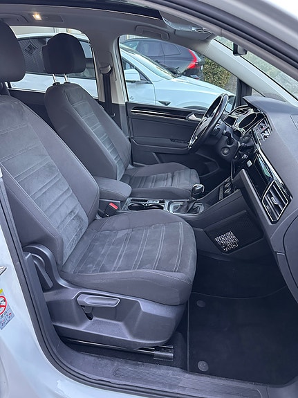 Volkswagen Touran 13 of 23