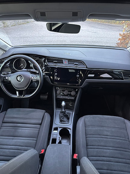 Volkswagen Touran 12 of 23