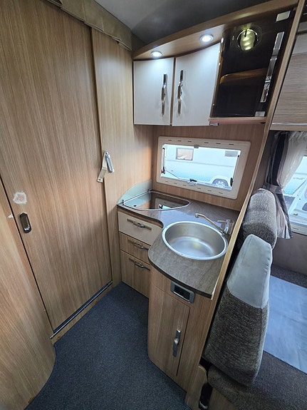 Elnagh Duke 53 Fiat 2.3 Multijet 131 HK |Fukttestad u.a. | Nybesiktigad | Långbäddar 8534 mil |Nyservad | Truma Combi E| 12 of 27