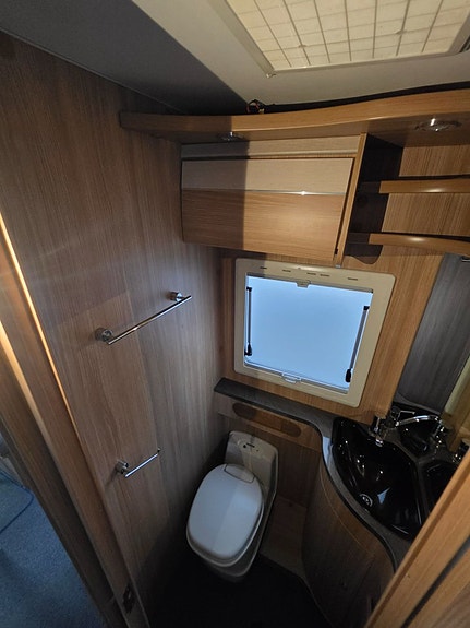 Elnagh Duke 53 Fiat 2.3 Multijet 131 HK |Fukttestad u.a. | Nybesiktigad | Långbäddar 8534 mil |Nyservad | Truma Combi E| 20 of 27