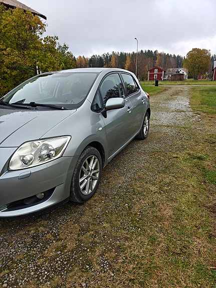 Toyota Auris 3 of 3