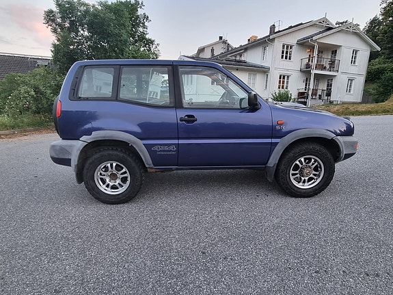 Nissan Terrano II 3 of 6