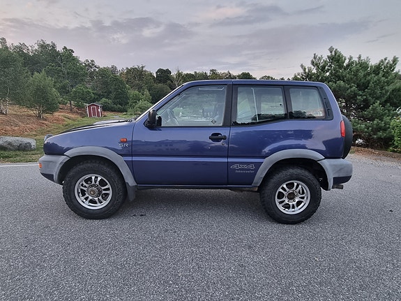 Nissan Terrano II 2 of 6