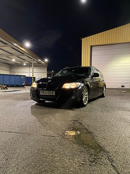 BMW 320d 3 of 5