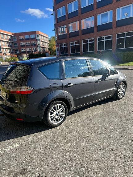 Ford S-MAX 3 of 10