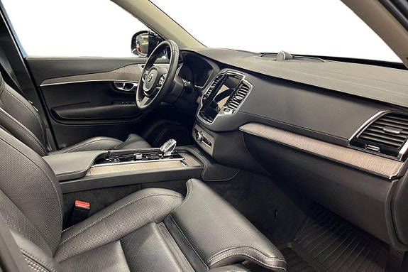 Volvo XC90 21 of 30