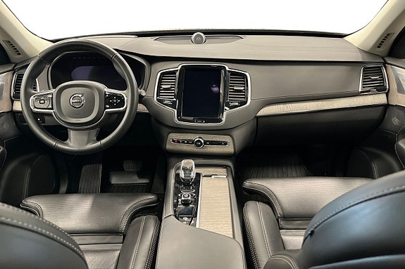Volvo XC90 14 of 30
