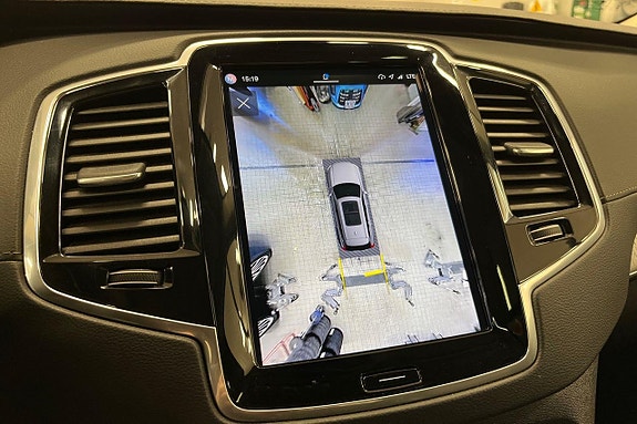 Volvo XC90 18 of 30