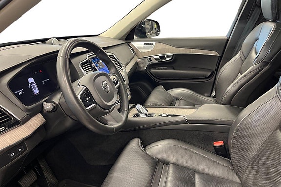 Volvo XC90 13 of 30